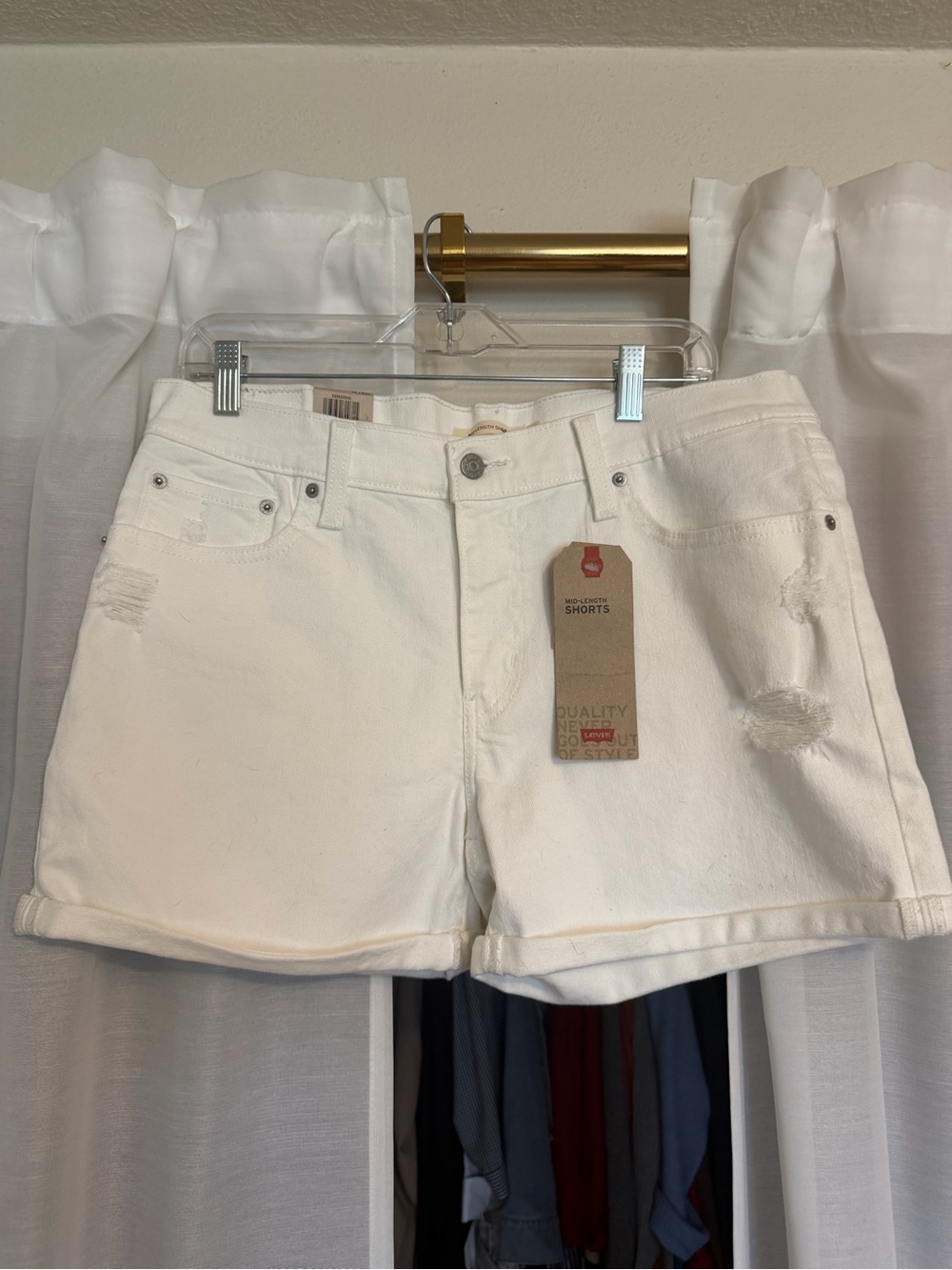 Levi’s White Distressed Women's Denim Shorts size 32